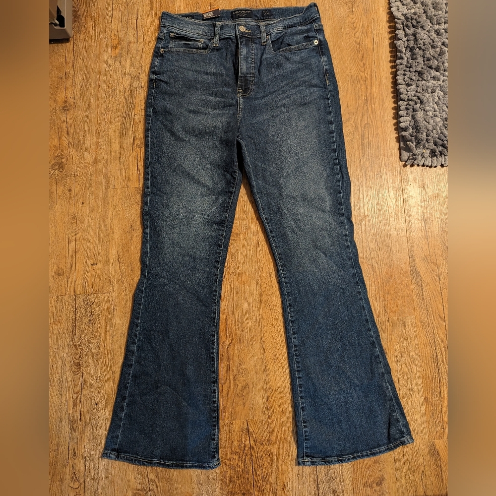 Lucky Brand Stevie High Rise Flare 2 Way Strecth Vintage inspired Jeans. Size 12